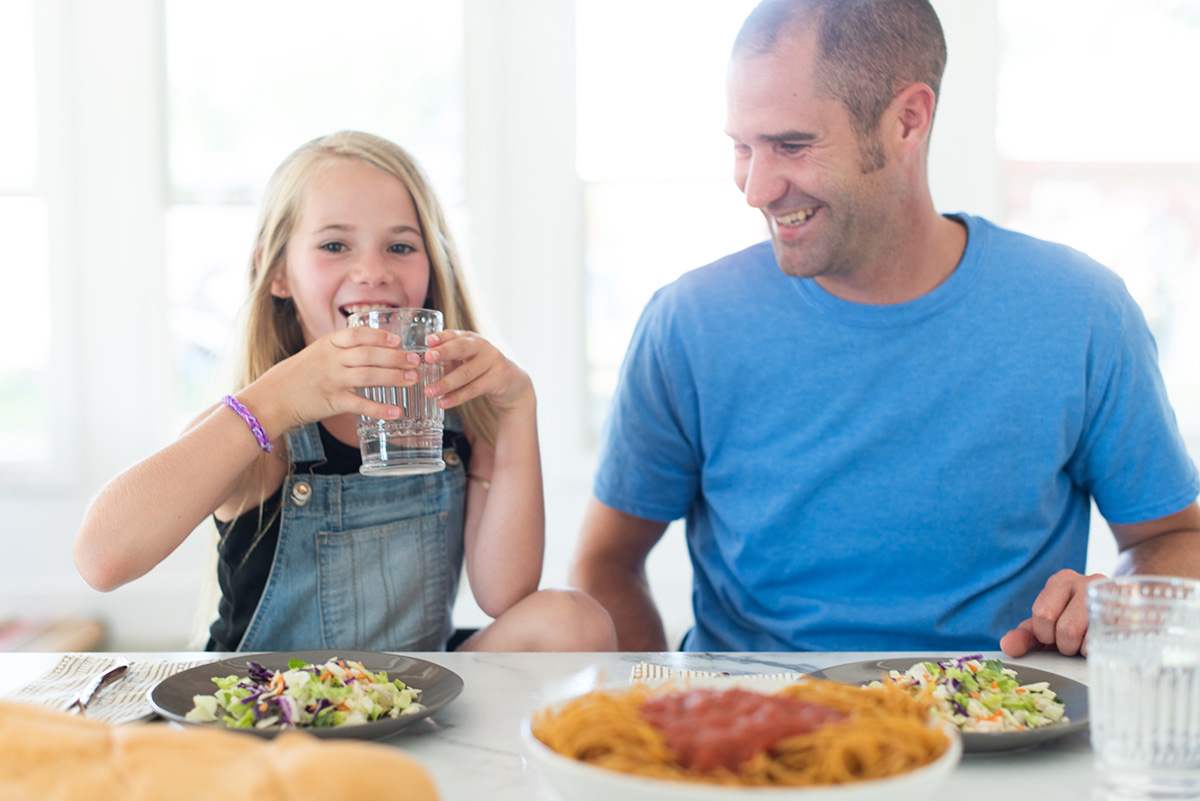 Father_and_Child_Eating_Dinner 2 Reverse Osmosis Drinking Systems